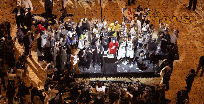 NBA编年史(2002-03):姚明来了! <a href=/lanqiusheji/spurs/ target=_blank class=infotextkey>马刺</a>复仇<a href=/lanqiusheji/lakers/ target=_blank class=infotextkey>湖人</a>