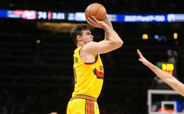 NBA17冠王白菜价捡到宝：组10人豪阵冲冠！再邀魔兽底薪加盟？